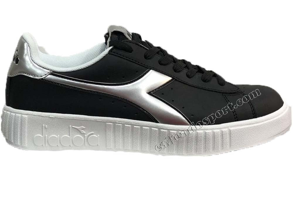 CHAUSSURES FEMMES DIADORA GAME STEP GRAPHIC 173753 C1070 C0787 C6103 BLANC ARGENT
