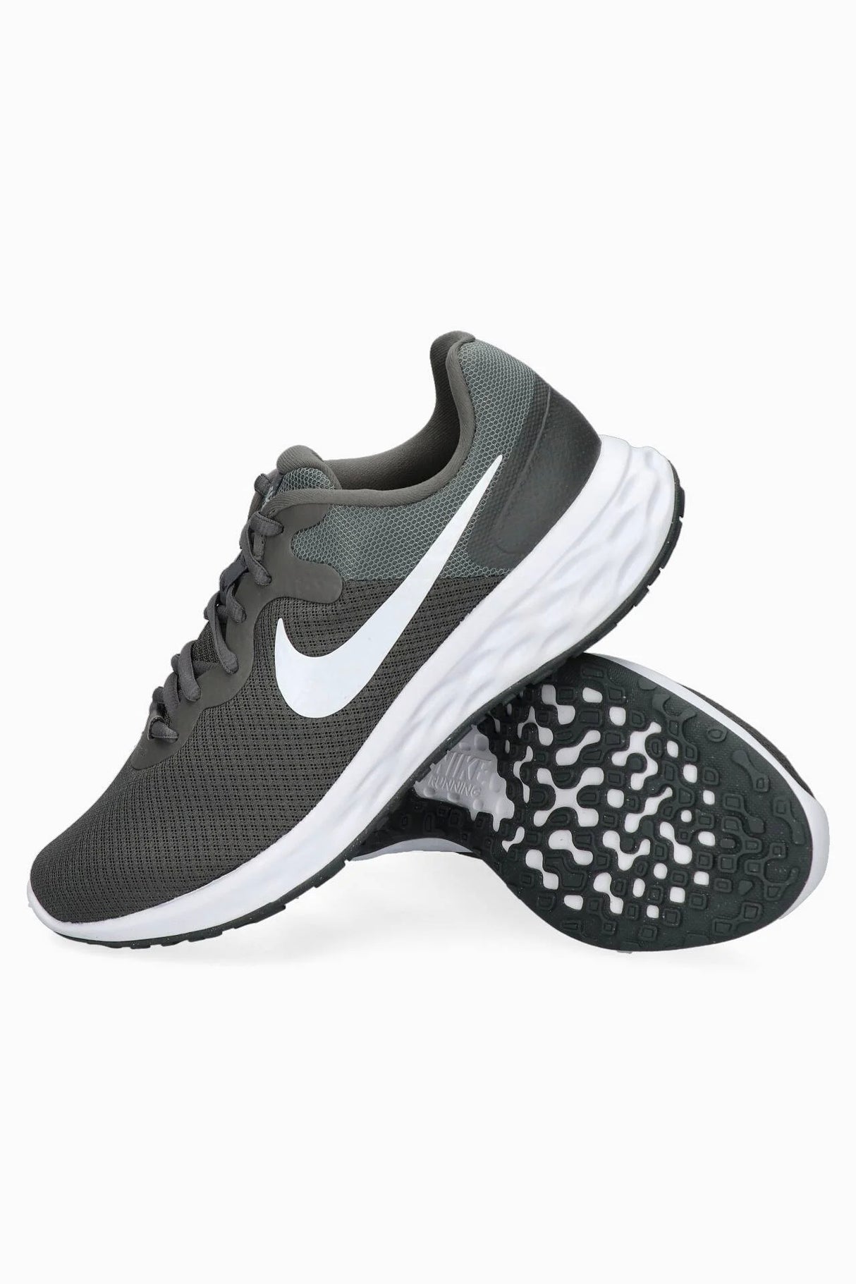 CHAUSSURE DE RANNING NIKE DC3728 004 REVOLUTION 6 GRISE
